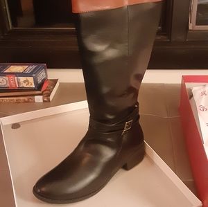 Brand new SO boots in box!